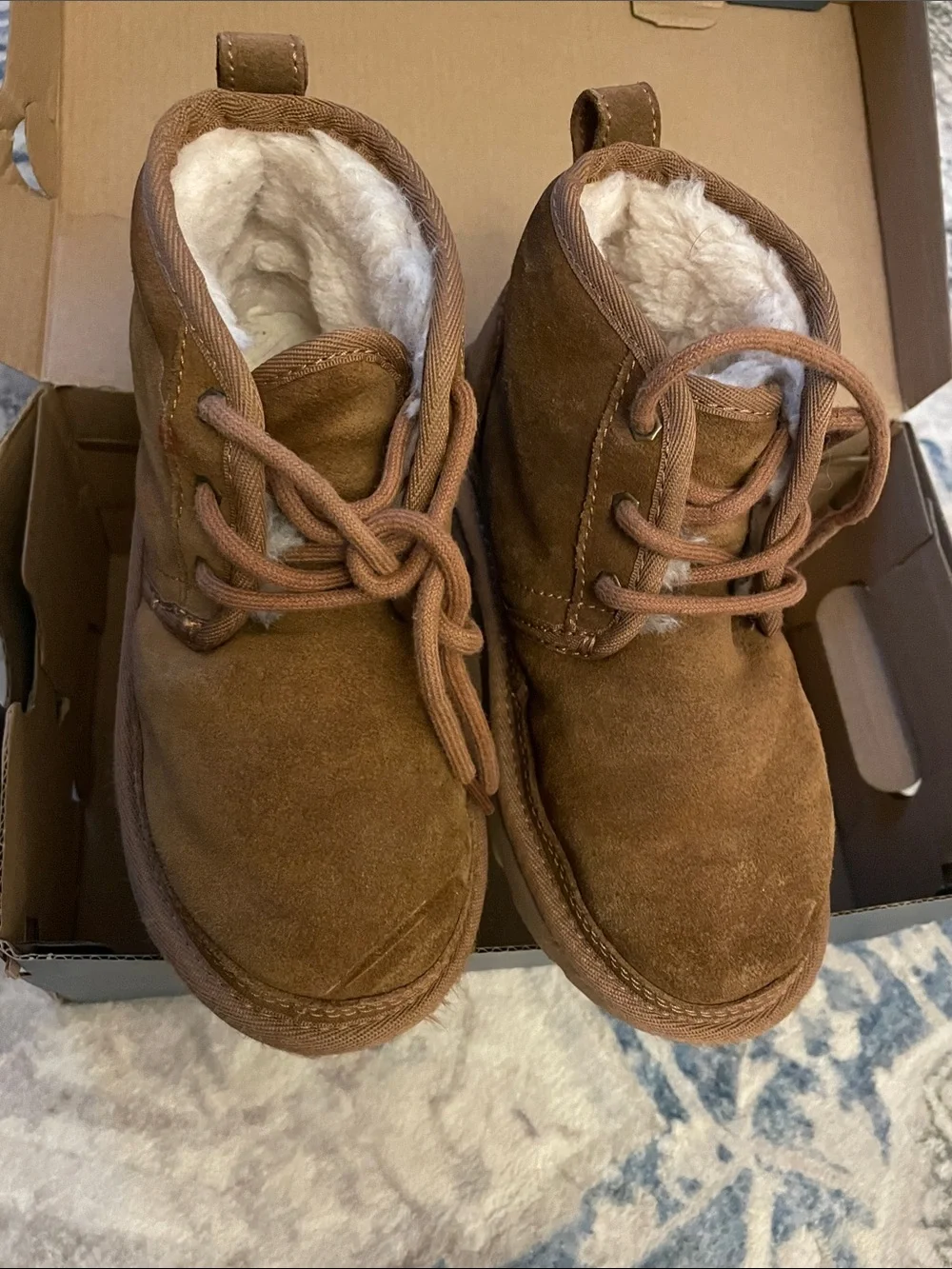 UGG Kids Chestnut Suede Shearling-Lined Chukka Boots